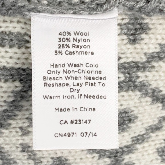 Talbots Grey & White Snowflake Sweater Cardigan SP - Picture 5 of 8